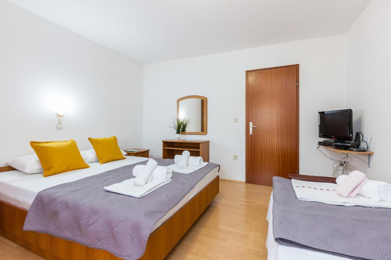Apartments Marin With Sea View Baška Eksteriør bilde