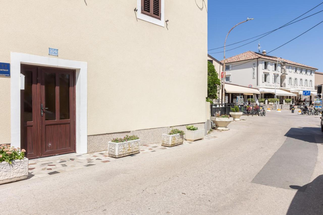 Apartments Marin With Sea View Baška Eksteriør bilde