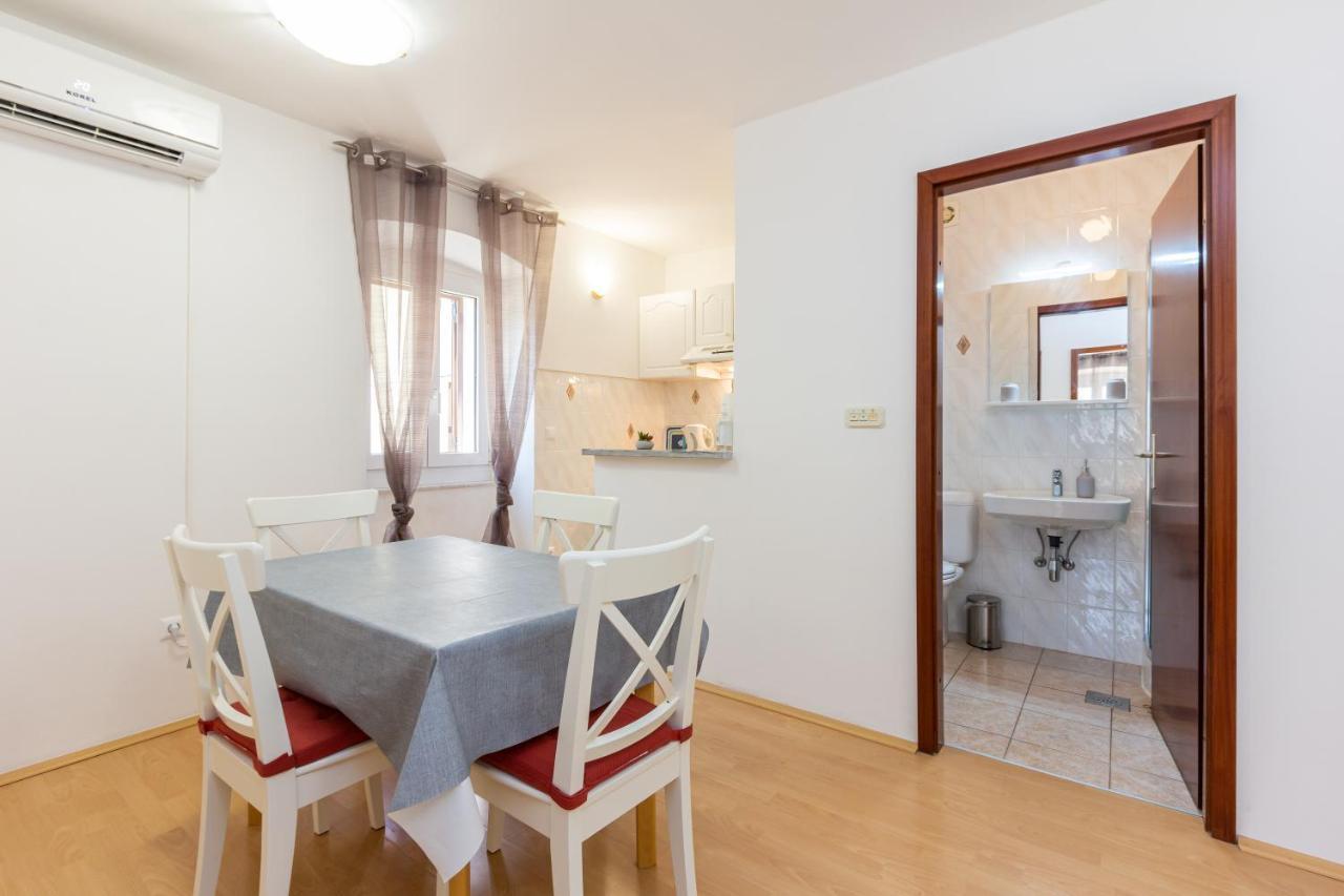 Apartments Marin With Sea View Baška Eksteriør bilde